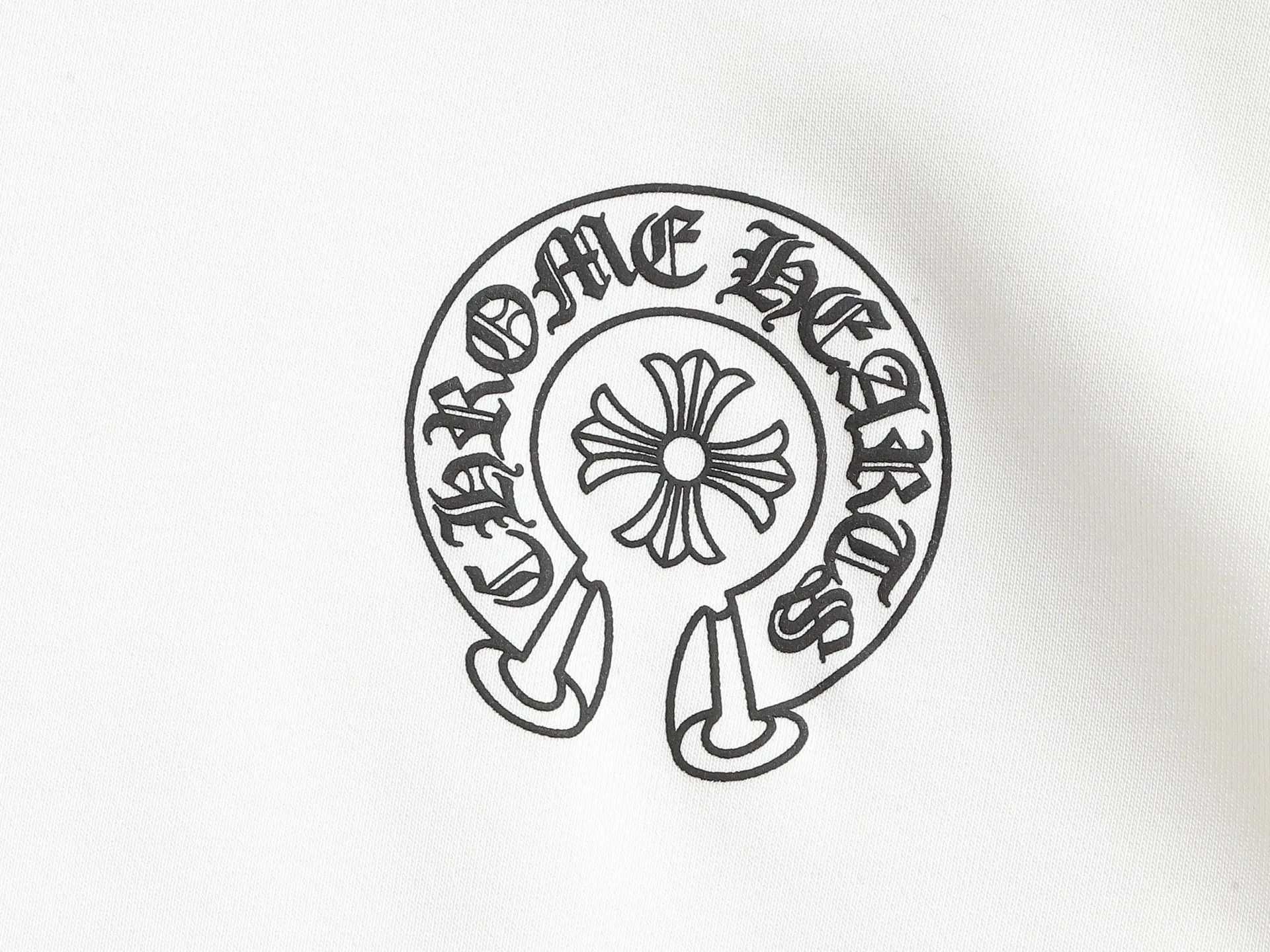 P230  Chrome hearts ch克罗心十字架马蹄LOGO印花工艺圆领卫衣 版型大 宽松有型区别低版本瘦长版型上身拉胯 百分百承诺:顶级品质不做快餐货市面最高版本 顶级品质，420克  26支定制定染双纱棉，男女同款，三标齐全。 Color: Black White Size: XS-L
